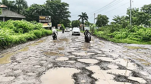 भोर शहरात येणाऱ्यांचे खड्ड्यांनी स्वागत