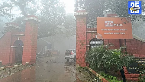 MTDC staff and unions protest in Mahabaleshwar against the privatization of the tourist resort, demanding government reversal.