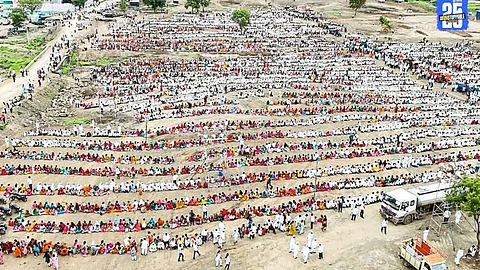 Devotional Wave at Godavari: Massive Turnout for Gangagiri Maharaj Festival