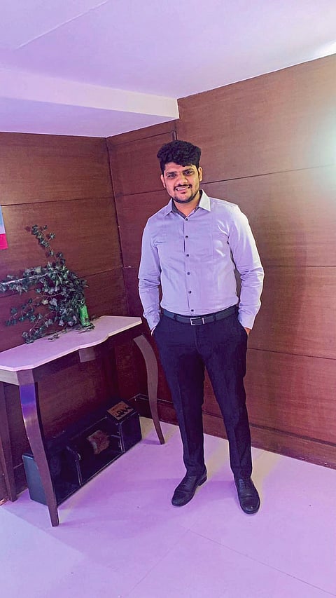 लहानपणापासूनच रमलो सेवेत