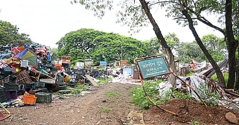 अतिक्रमणे, अस्वच्छतेने मैदानांचीच ‘दमछाक’