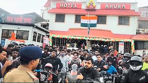 स्वातंत्र्य दिनी महामार्गावर ''रायडिंगचा'' धुमाकूळ