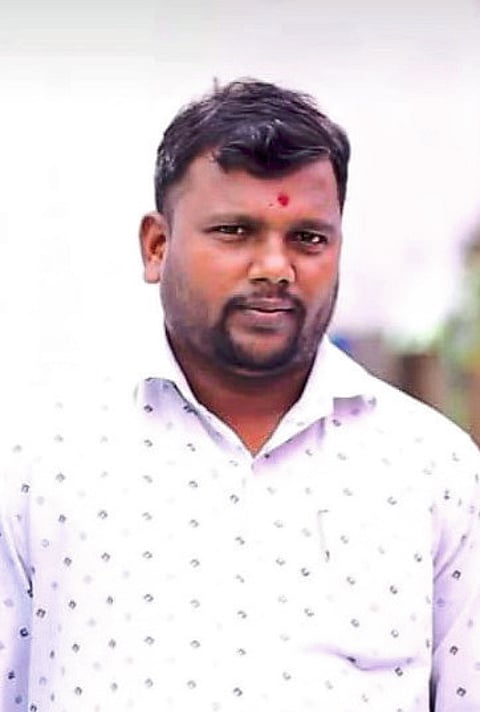 रस्त्याची श्रमदानातून दुरुस्ती