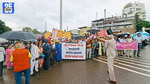 “Satara protest march: Senior citizens demand district-wide ban on loudspeakers amid heavy rain.”