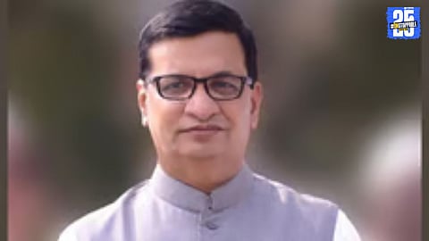 “Kirtankar Bhandare’s viral video allegedly threatening ex-minister Balasaheb Thorat has sparked political uproar in Maharashtra.”