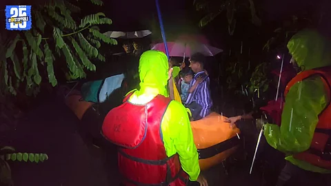 Rescue teams saved 30 citizens trapped in floodwaters during heavy rains in Raigad; operation continued till 3 AM.”