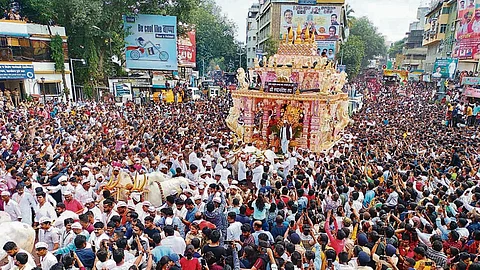 Pune Ganeshotsav: पुण्यातील गणपती विसर्जन मिरवणुकीचा वाद अखेर मिटला; खासदार मुरलीधर मोहोळ यांच्या उपस्थितीत बैठक