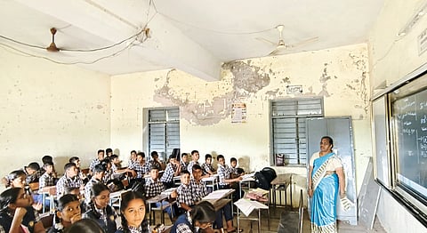 मुले गाडल्यावर शाळा बांधणार का?