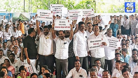 Satara Teachers’ Bank annual meeting disrupted in 15 minutes as employees protest against mismanagement and staff recruitment irregularities.