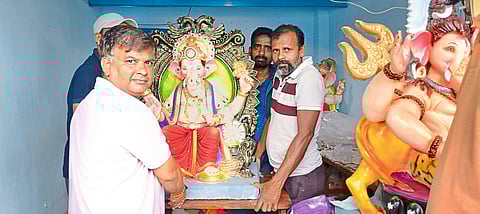 डहाणू बाजारपेठेत गणेशोत्सव खरेदीसाठी तुफान गर्दी