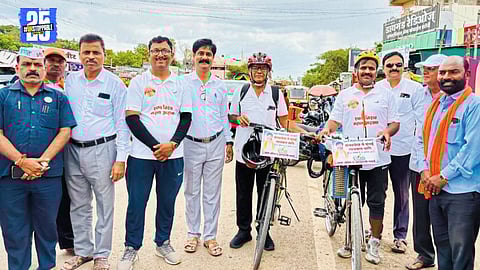 Maratha youths on cycle rally from Mangalwedha to Mumbai for reservation protest.
