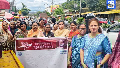 Aggressive protest by Congress women leaders in Satara; signature campaign launched against vote theft.