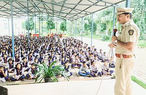 मानव बिबट संघर्ष टाळण्याच्या दृष्टीने जनजागृती