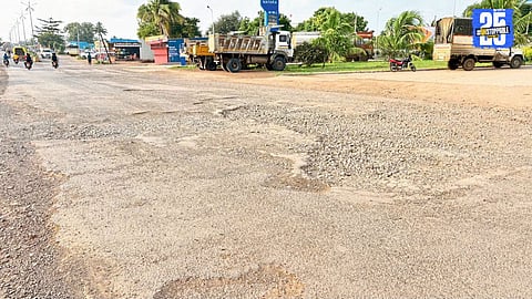 Shrigonde’s broken roads and poor cleanliness remain unchanged, Ajit Pawar likely to rebuke officials.