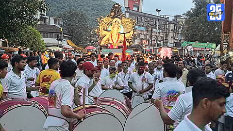Devotees in Satara district welcoming Lord Ganesha with grandeur and enthusiasm during Ganesh Chaturthi celebrations.