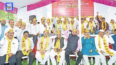 OBC Federation members begin a chain hunger strike, warning of a major protest in Mumbai against Kunbi certificates for Marathas.