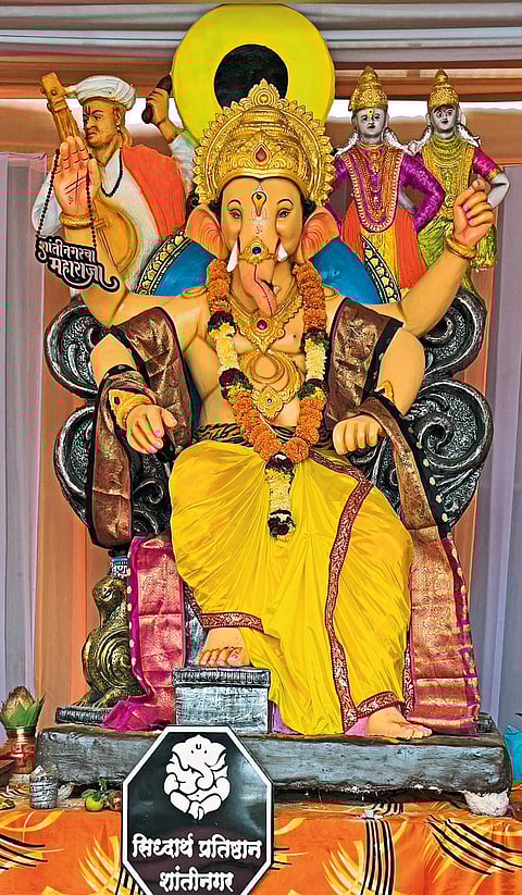 शिरूरमध्ये साकारला शांतीनगरचा महाराजा