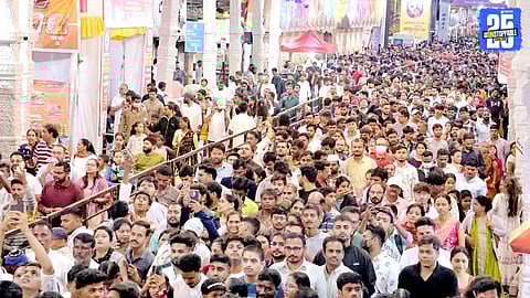Pune’s city centre turns vibrant with record Sunday crowd enjoying holiday fun.
