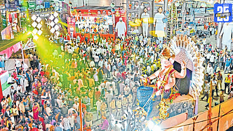 "36-hour record Ganesh Visarjan in Miraj; massive crowd chants ‘Morya’, chaos reported."