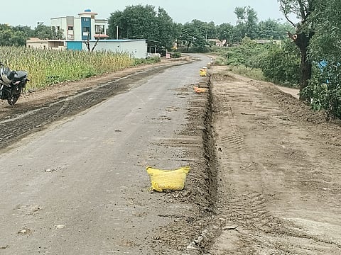 कारखेल-सोनवडी सुपे रस्त्याचे काम वेगात