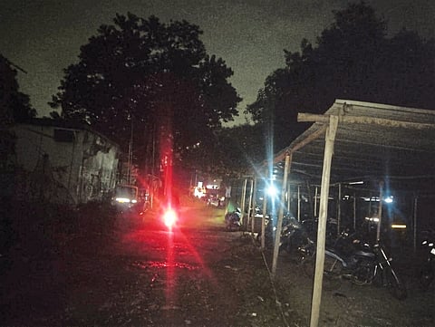 दापोडी रेल्वे स्थानकाबाहेरील परिसर रोज अंधारात