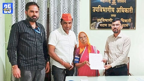 “Relief after years of struggle – Dam-affected grandmother from Marathwadi finally receives pending compensation.”
