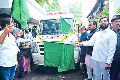 रुग्णसेवेसाठी कार्डीयाक रुग्णवाहिका, रक्तसंकलन वाहिनी दाखल