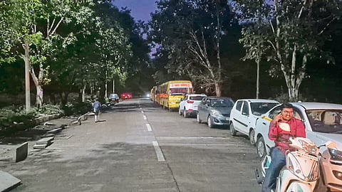 चौक रुंद, रस्ते प्रशस्त; मात्र पार्किंग पूर्ण बेशिस्त !