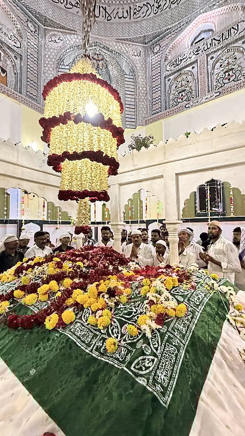 लुमेवाडीत जोधपुरी बाबांचा उरुस