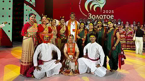 भारती विद्यापीठाच्या विद्यार्थ्यांचे रशियातील आंतरराष्ट्रीय व्यासपीठावर बहारदार लोककला सादरीकरण