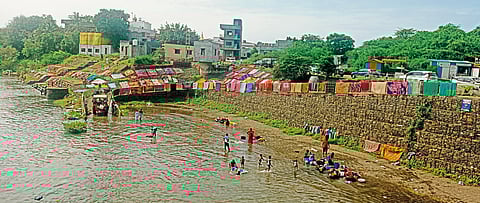 घटस्थापनेनिमित्त घरोघरी स्वच्छतेची धावपळ