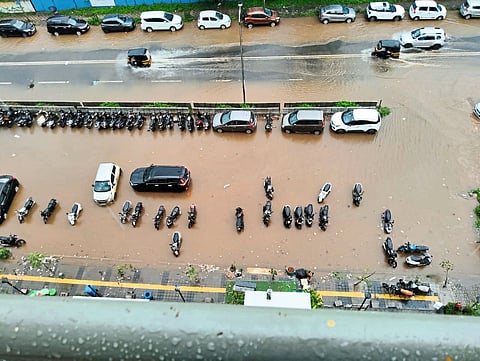 रस्ते, सोसायट्यांच्या नाका-तोंडात पाणी