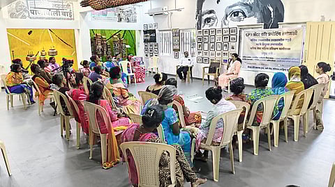 आम्ही लाडक्या बहिणी नाही का?