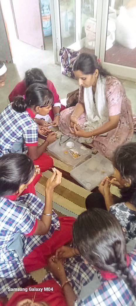 मूकबधिर मुलींसोबत साजरा केला वैष्णवीने वाढदिवस