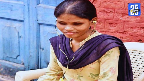 Success Story : जळगाव रेल्वे स्टेशनवर सापडलेली माला झाली 'महसूल सहायक', नोकरीच्या पहिल्याच दिवशी मिळणार अनोखी भेट