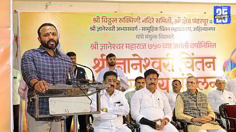 Minister Jaykumar Gore addressing devotees at the Dnyaneshwari Chintan State-Level Conference in Pandharpur, highlighting the spiritual significance of Warkari tradition.
