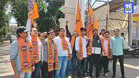 MNS workers protest outside Satara Collector Office demanding ₹50,000 per hectare compensation for drought-hit farmers.