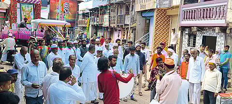 वाल्मीकी जयंतीनिमित्त वाल्ह्यात भव्य मिरवणूक