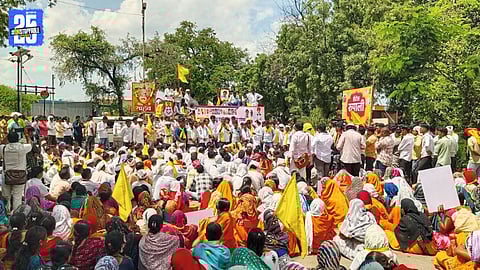 Wanjari community blocks roads for three hours demanding immediate enforcement of Hyderabad, Karnataka, and Beed Gazettes.
