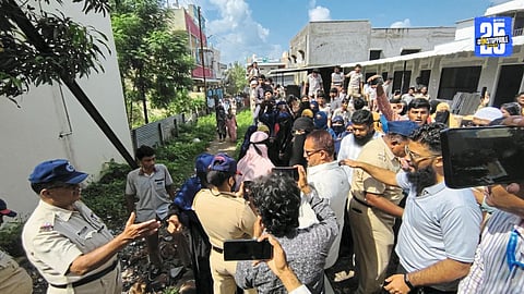 Solapur Municipal Corporation demolishes unauthorized structure of Navjeevan English Medium School after finding construction violations.