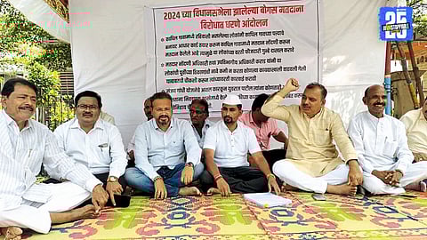 Congress activists, led by Ranjitsinh Deshmukh, prepare to take to the streets in Satara protesting alleged vote fraud and supporting Karad’s hunger strike.