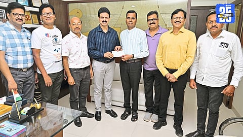 Representatives of Noble Medical Foundation hand over ₹5 lakh to Sakal Relief Fund to support flood victims’ rehabilitation.
