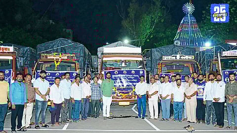 Akkalkot Annachatra Mandal representatives handing over food kits to Solapur district officials; Hirkani Women’s Group aiding flood-hit women.