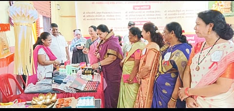 जेजुरीत हस्तकला वस्तू प्रदर्शनाला प्रतिसाद