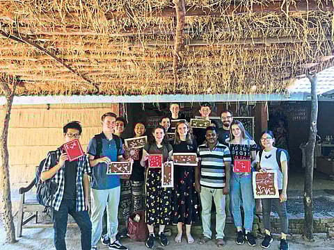 वारली चित्रकला टिकवण्याची धडपड