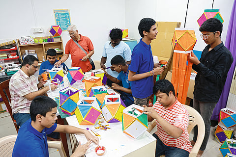 दीपज्योत उजळविण्यात
विशेष मुलांशी ‘झेप’