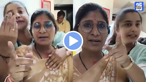 Women Argument with TTE Hurl Casteist Remarks Railway Station Viral Video