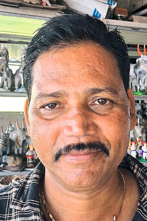 बैलजोडीच्या प्रतिकृतीने घराला शोभा