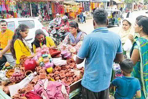 गुजरातच्या पणत्यांना राज्यात मागणी