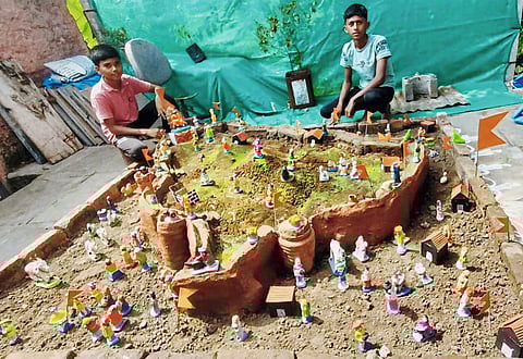 नीरा, वाल्हे परिसरात चिमुकल्यांची किल्ल्यासाठी लगबग